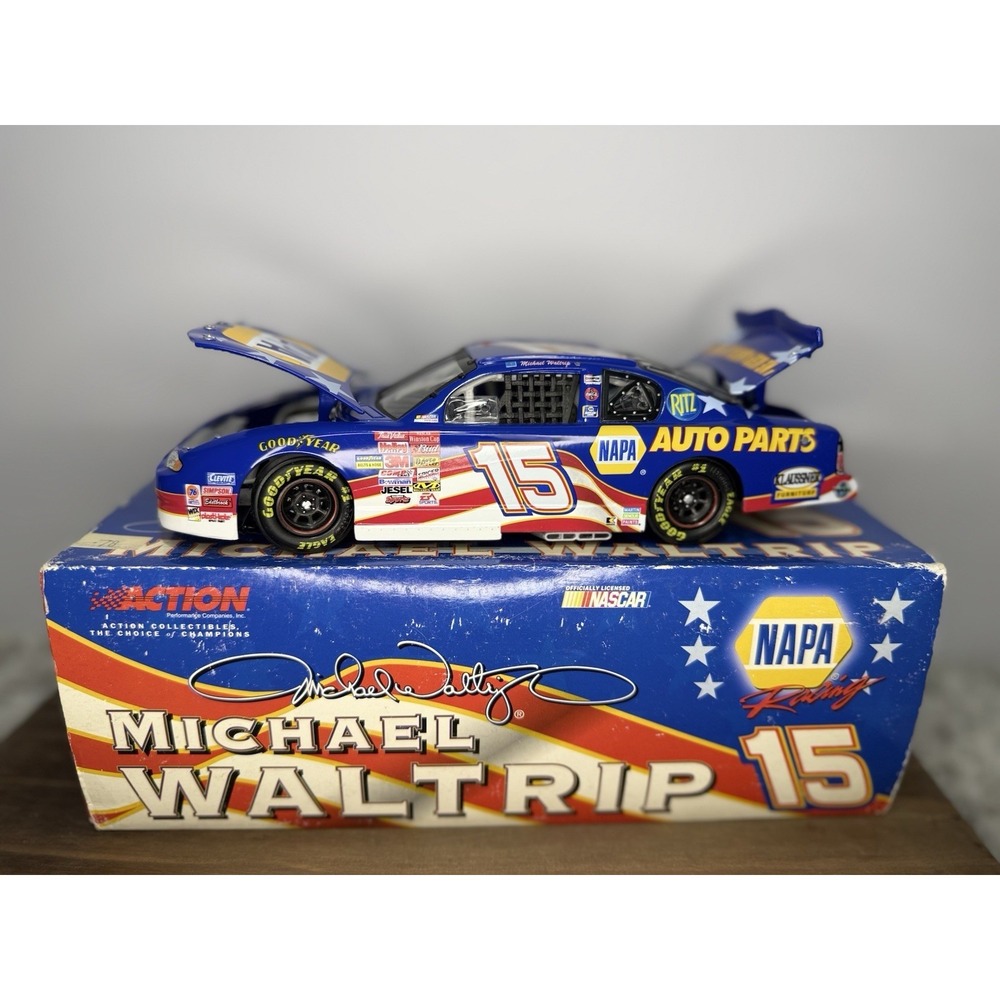 Michael Waltrip #15 NAPA Stars & Stripes 2001 Monte Carlo 1:24 Nascar Action Car